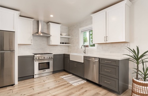 East Mesa House | Remodeled Beach House with Spa and Sauna 2 Blocks from Ocean Pet Friendly
