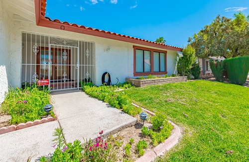 Rancho Oakey House | Remodeled ground floor big pool close to strips & Casinos