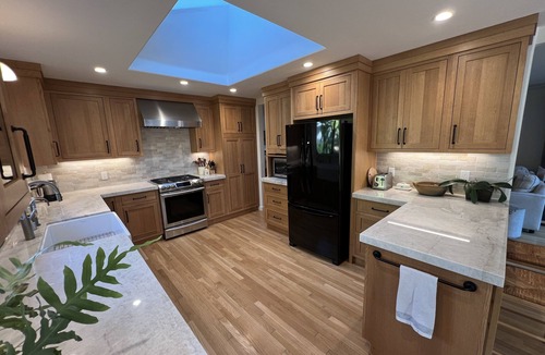 East Mesa House | Remodeled Mesa Beauty w/hot tub, one block from beach park