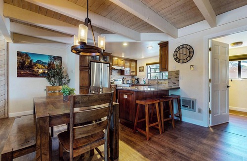 Mammoth Lakes Condo | Remodeled, Spacious, Laundry. Near Golf Course, Pool & Hot Tub On-site