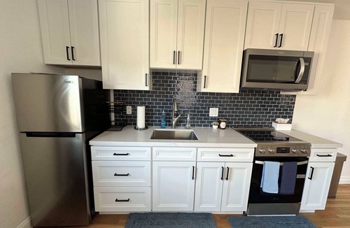 Rolando Village House | Renovated 1 Bedroom Private Guesthouse Near SDSU Central San Diego