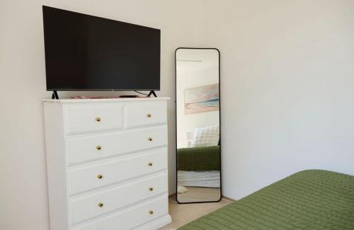 Varsity Lakes House | Renovated Family Retreat Pet Friendly