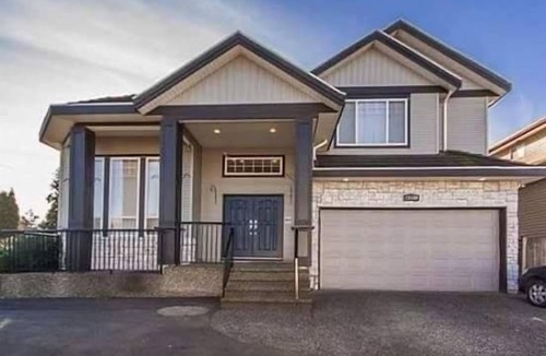 Fleetwood House | Rental Vacation Home 45minutes away from YVR Airport or Vancouver City.