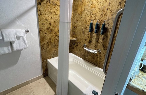 Callender Resort | Resort 793 sqft 1-bedroom Imperial suite resort in Avila Beach. Only July19-26