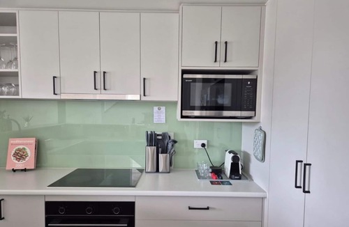 Mermaid Waters House | Resort Style Getaway ~ Sleeps 6