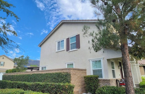 Fontana House | Resort style living with fitness and sport courts for vacations or professionals