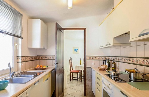Mato Serrao Villa | Resort villa with pool and close to amenities
