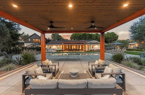 Los Olivos House | Retreat - sleeps 6 with Pool & Spa! 1 Mile to L.O.
