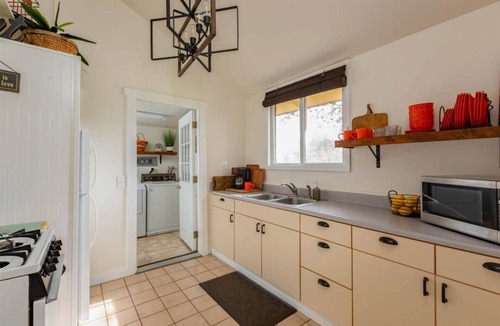Arroyo Grande House | Retro 1940's Libretto Cottage on 12 Acres