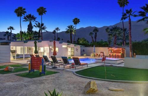 Sunmor House | Retro A Go Go House