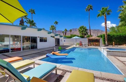 Sunmor House | Retro A Go Go House