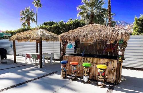Sunmor House | Retro A Go Go House