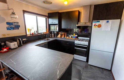 Venus Bay House | Retro Dunes - Wi-Fi. Linens. Fireplace. Pets OK