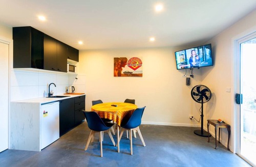 Venus Bay House | Retro Dunes - Wi-Fi. Linens. Fireplace. Pets OK