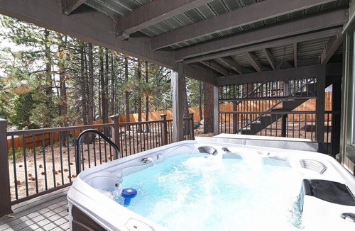 Round Hill Village House | RH465- Ultimate Mountain Retreat