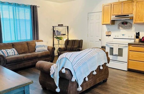 Cascade House | River Estate-Luxury Pool, Spa