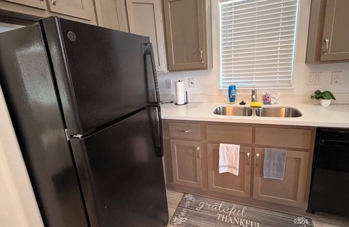 Ehrenberg House | River Lagoon Charming 1-bedroom Park Model #41 on the Colorado River