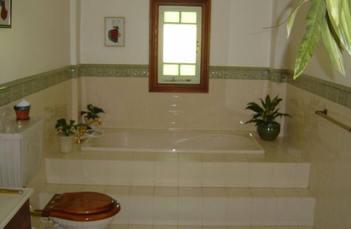 Gilston Bed & Breakfast | Riviera Bed and Breakfast