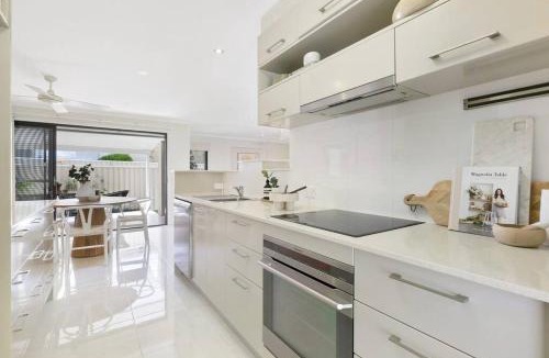 Mermaid Beach Villa | Riviera Road Miami - 4BRM Dual Villa