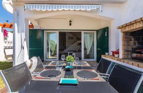Vale Navio House | Roberts by Interhome