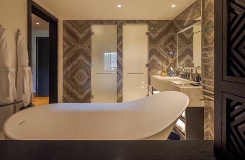 Tor Hotel | Romantic Algarve Room w/Balcony & Mountain Air – Ideal Romantic Escape