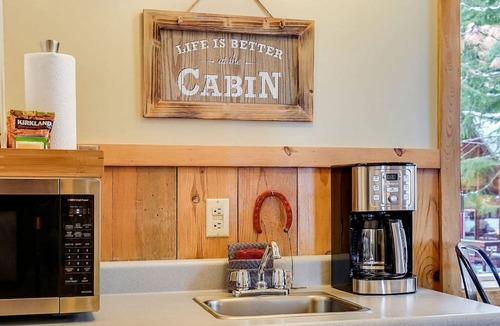 Trout Lake Cabin | Romantic and Secluded Cabin Rental for Couples' Getaway near Mount Adams, Washington