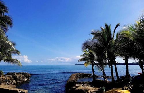 Cahuita House | Romantic bungalow in the middle of a tropical garden, close to the beach.