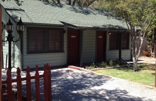 Three Rivers Cabin | Romantic Couples Cabin near Park Gate Entrance to Sequoia Nat'l Park