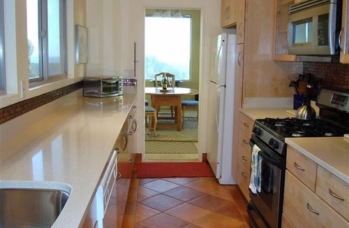Gualala House | Romantic Oceanfront Home with Dramatic 180-degree Sea View, Hot Tub and Privacy