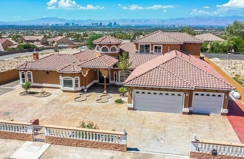 Sunrise Manor Villa | Romantic Vegas Villa 7 Beds & 7Baths