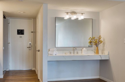 Diamond Crestview Hotel | Rooftop Ocean Views + Pool + Hot Tub | Walk to Beach + Galleries | The Mara