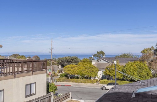 Monterey House | Rooftop Retreat - Monterey House - Walk to the Monterey Aquarium