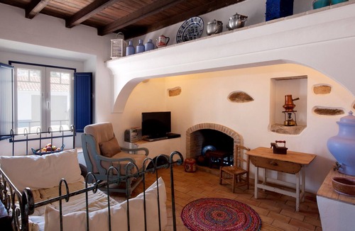 Mertola Bed & Breakfast | Room 1- Aunt Amália's house