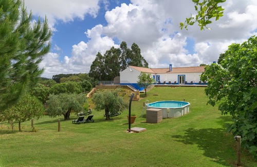 Sao Luis Apartment | Room 'Monte Do Sol 2' with Mountain View, Wi-Fi and Air Conditioning
