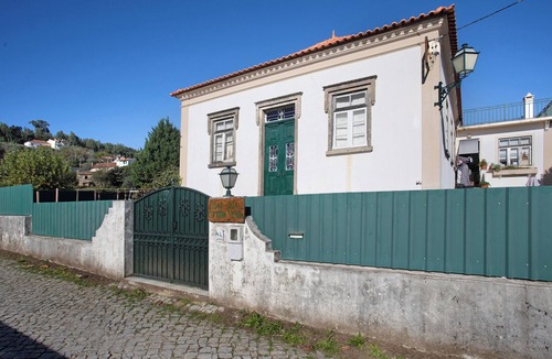 Castanheira de Pera House | Room 'Quarto Menta' with Mountain View, Shared Pool and Wi-Fi