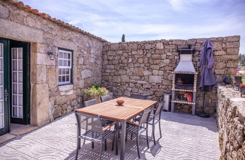 Sortelha Apartment | Room 'Vento Que Sôa' with Mountain View, Wi-Fi and Air Conditioning