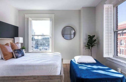 Gaslamp Quarter Bed & Breakfast | Roomy 2BR Hotel Suite |Sleeps 5 in Central Gaslamp