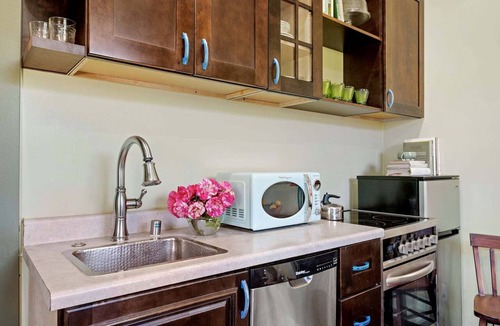 Carpinteria Cottage | Rosebud - Blooming Rose Farm