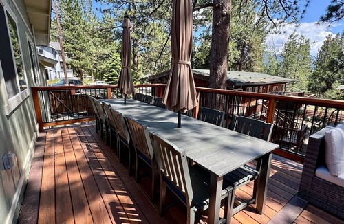 Round Hill Village House | Round Hill Retreat | Sleeps 10 | BBQ & Soaking Tub