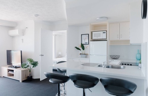 Biggera Waters Apartment | Royal Pacific Resort