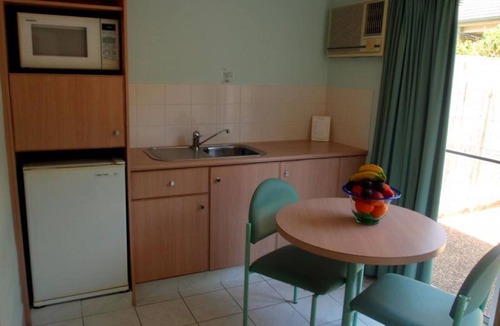 Runaway Bay Hotel | Runaway Bay Motor Inn