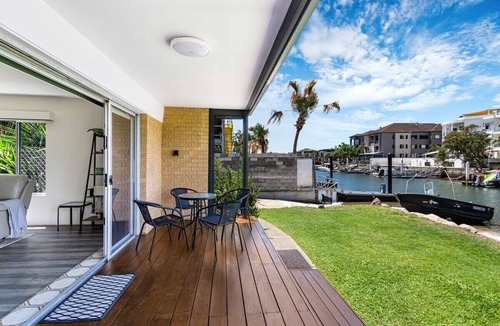 Runaway Bay Apartment | Runaway Bay Waterfront Delight