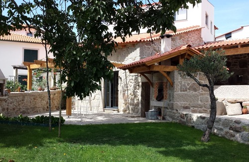 Sernancelhe House | Rural country house, modernly restored, with 4 rooms, next to Douro River