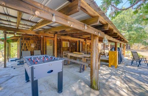 Pinehurst House | Rustic Cabin w/Patio: 8 Mi to Kings Canyon Park