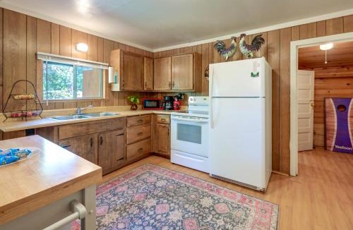 Pinehurst House | Rustic Cabin w/Patio: 8 Mi to Kings Canyon Park