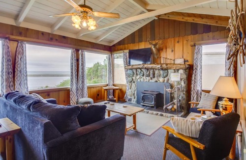 Smith River House | Rustic Coastal Smith River Cottage w/Ocean Views!