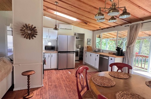 Knights Ferry Cabin | Rustic cozy cabin on rivers edge