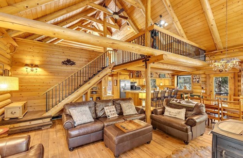 Idyllwild House | "Rustic Elegance - A Woodland Escape"