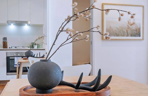 Newstead Apartment | Sage Bloom Elegant Newstead Stay with Shared Pool