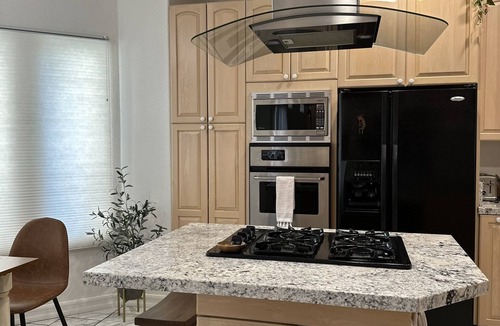 Desert Hot Springs House | Sage & Stone Retreat is located in Mission Lake Country Club golf course.